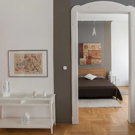 Royal Center Apartment