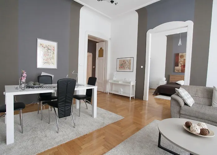 Royal Center
